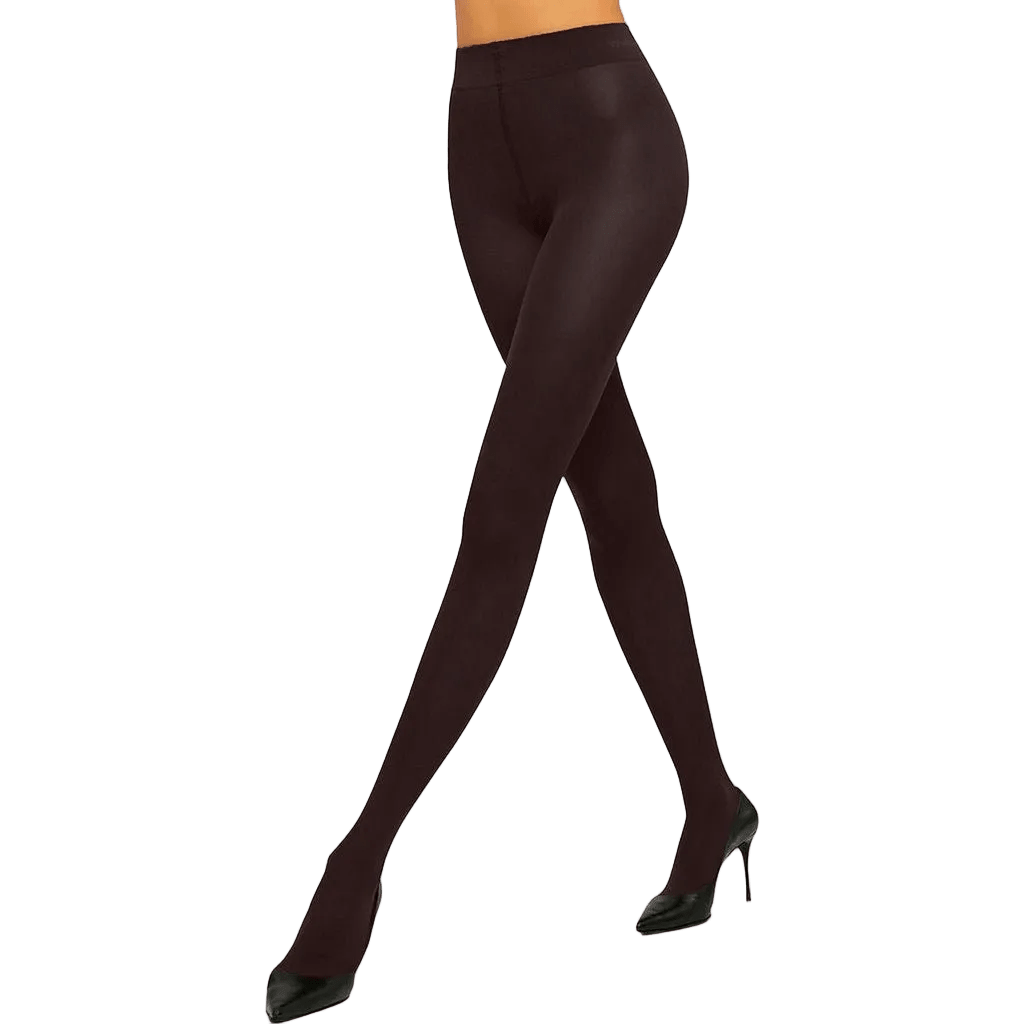 Wolford – Velvet De Luxe 66 D mørkebrune, dækkende strømpebukser, båret sammen med sorte stilethæle.